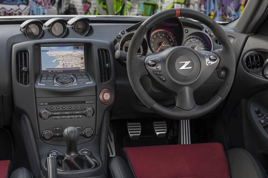 Торпедо Nissan 370Z Nismo (Z34) 2017 года  (AU) (фото 30 из 37)